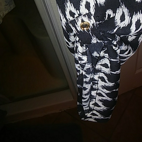 Woman's blouse - Picture 3 of 5